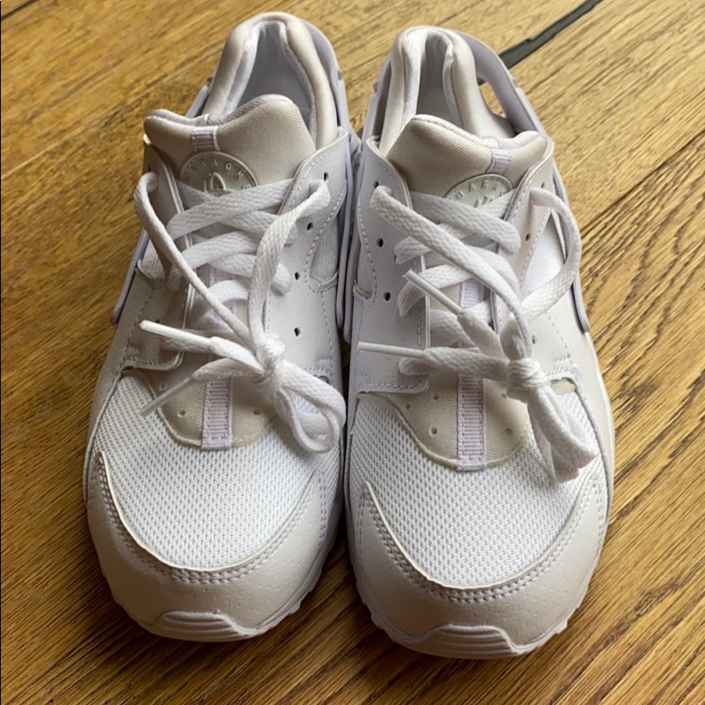 Boys size 1.5 Nike Sneakers